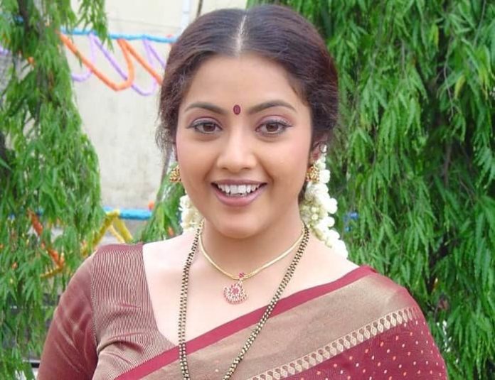 Meena (Actress) Biography, Age, Wiki, Height, Weight, Boyfriend, Family