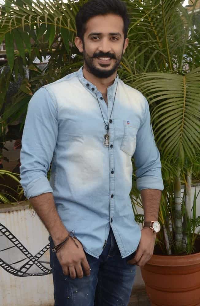 Anchor Ravi Biography, Age, Wiki, Height, Weight, Girlfriend, Family