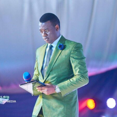 Apostle Arome Osayi Biography, Wife, Age, Net worth, Ministry, Books ...